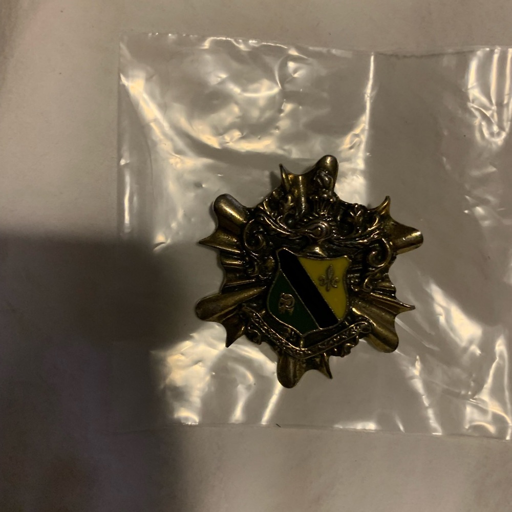 Unusual Brooch - Picture 5 of 8